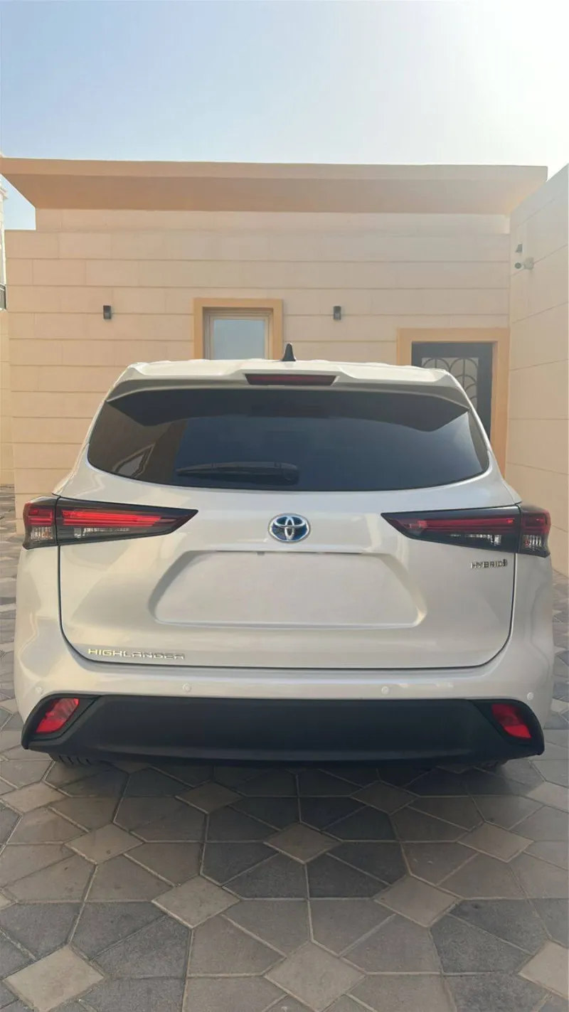 2024 Toyota Highlander in Dubai