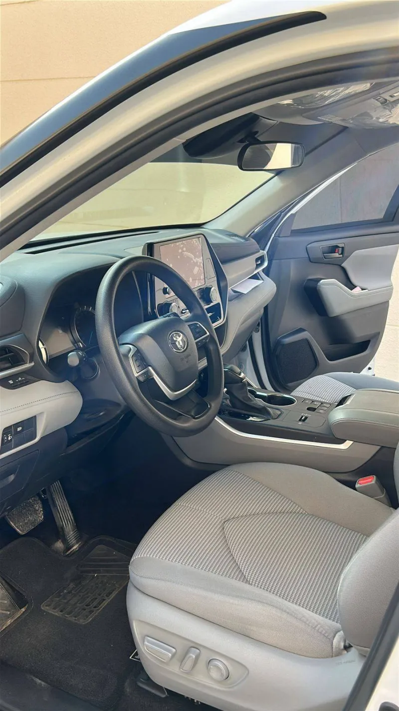 2024 Toyota Highlander in Dubai