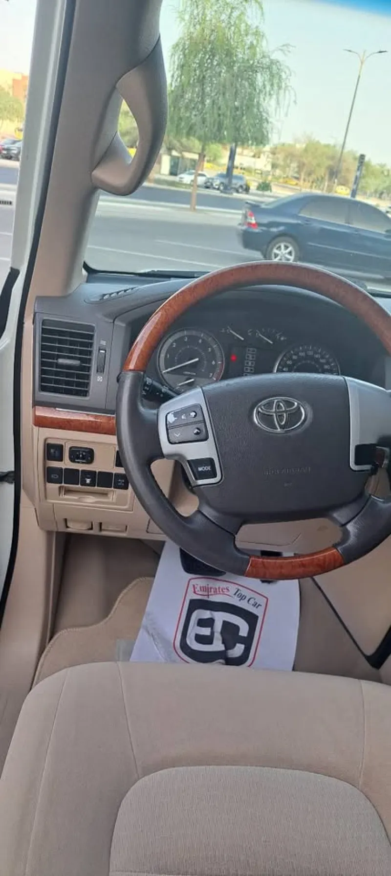 2015 تويوتا لاند كروزر in Dubai