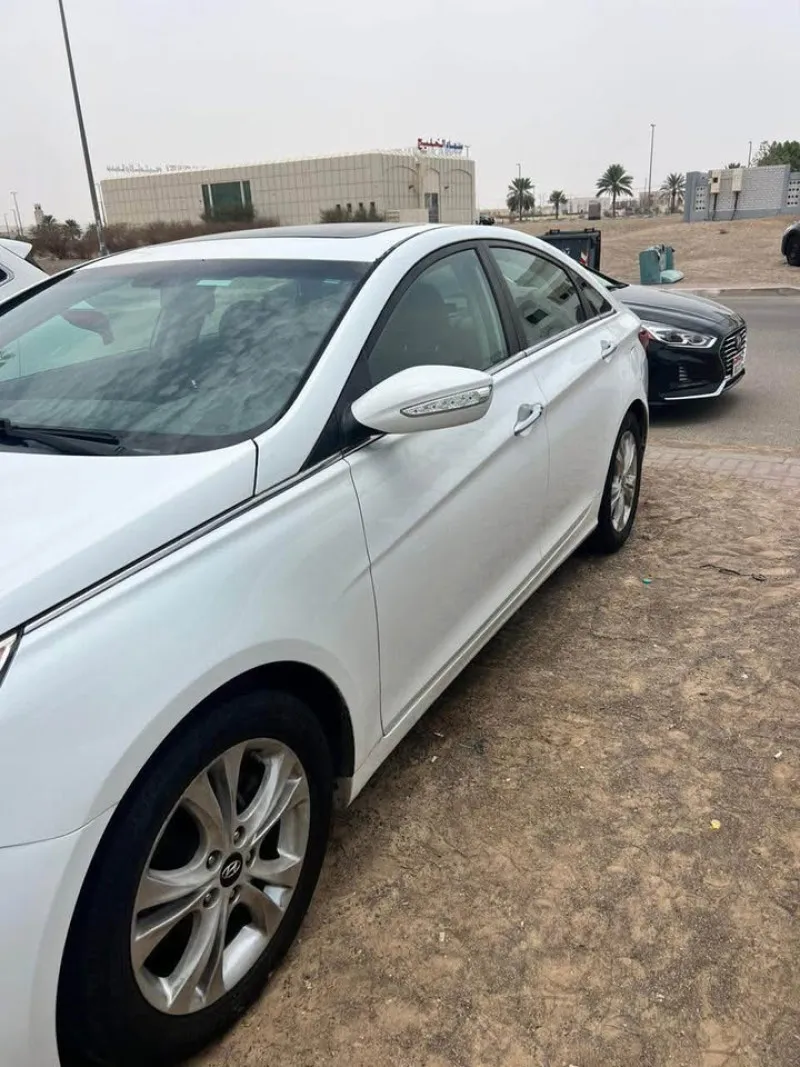 2011 هيونداي سوناتا in Dubai
