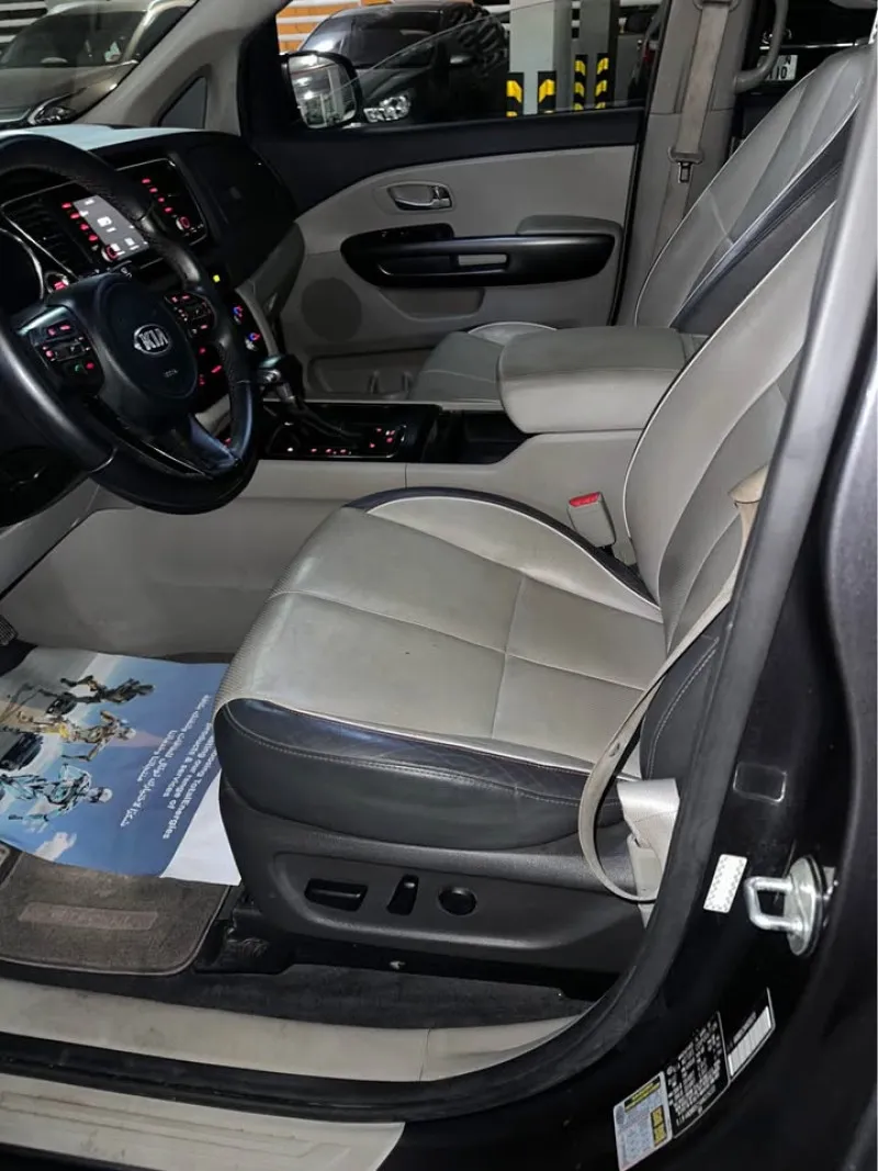 2017 Kia Sedona in Dubai