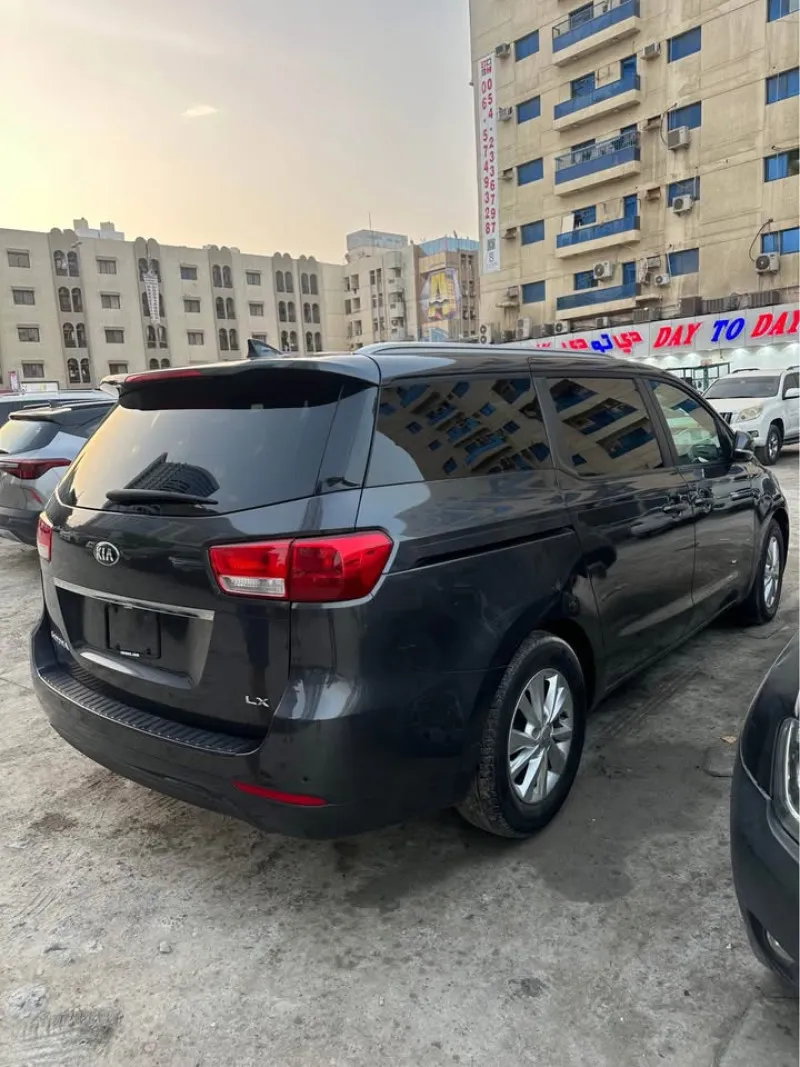 2017 Kia Sedona in Dubai