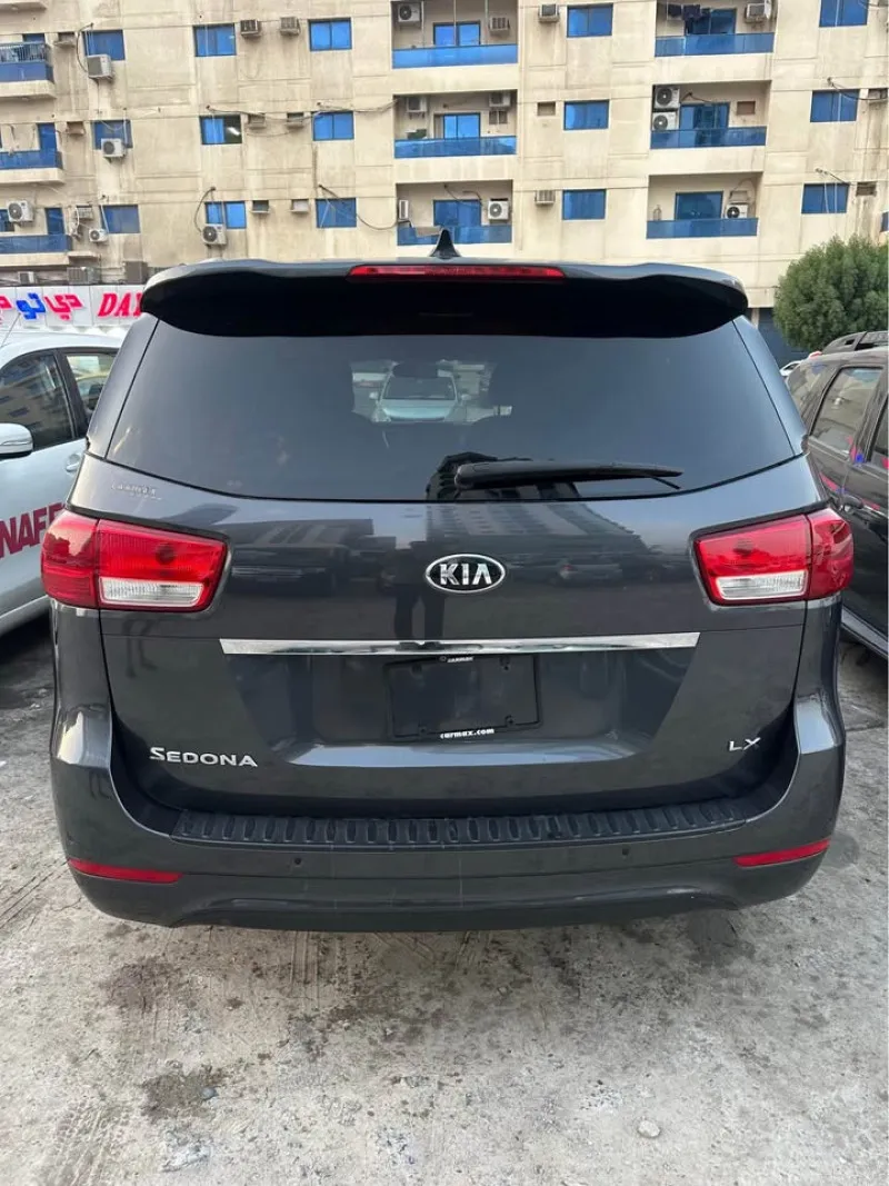 2017 Kia Sedona in Dubai