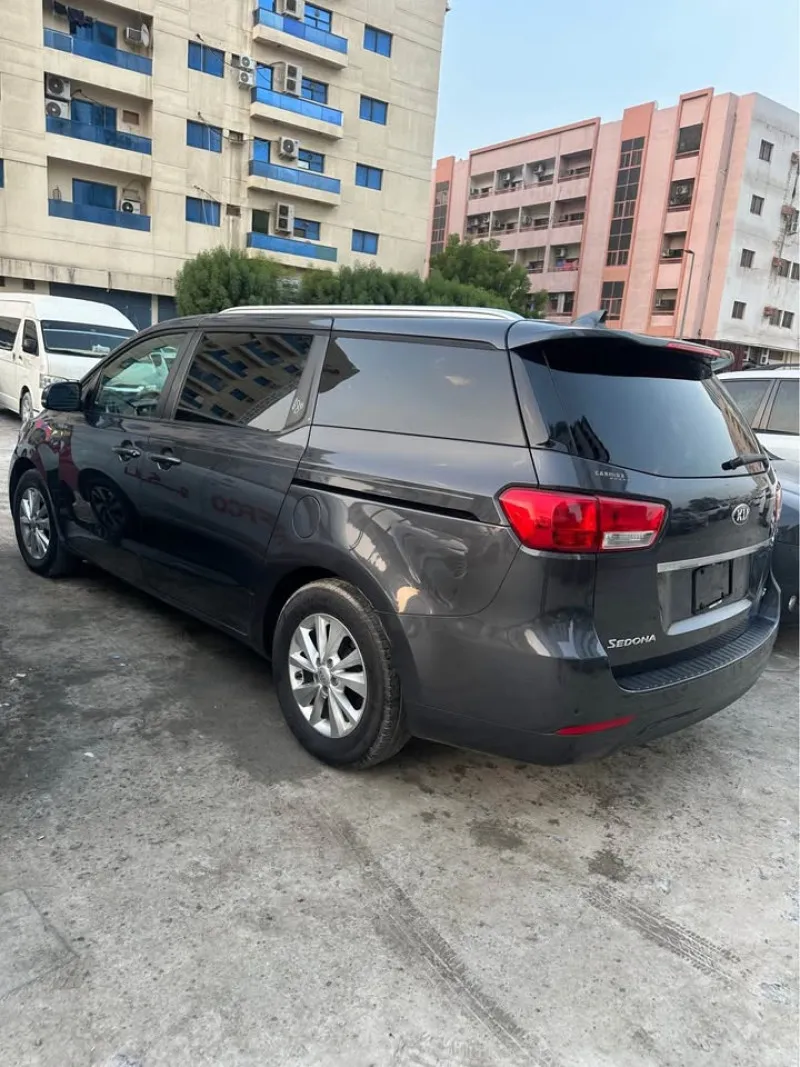 2017 Kia Sedona in Dubai