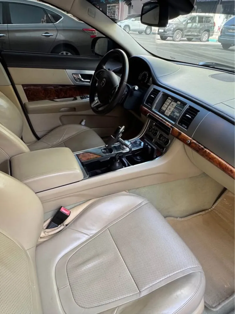 2014 Jaguar XF in Dubai