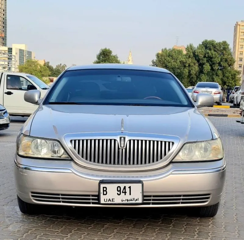 2009 لينكولن تاون كار in Dubai