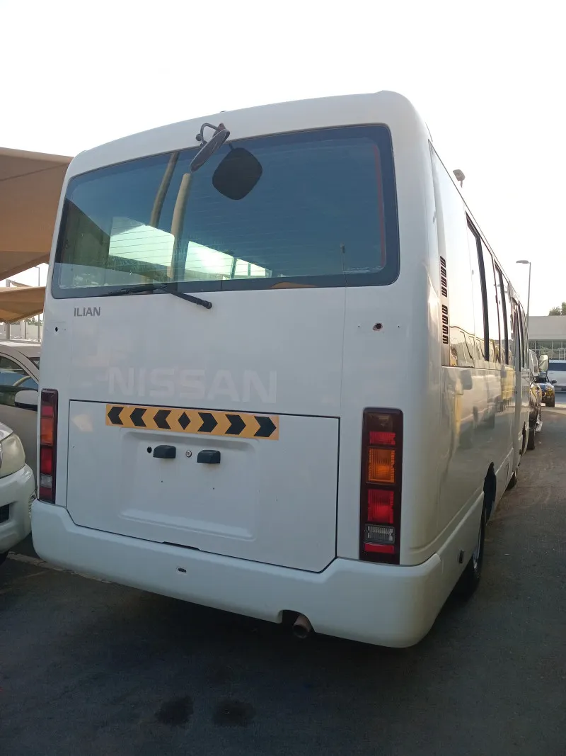2009 نيسان سيفيليان in Dubai