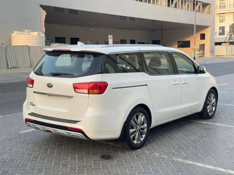 2018 Kia Carnival in Dubai