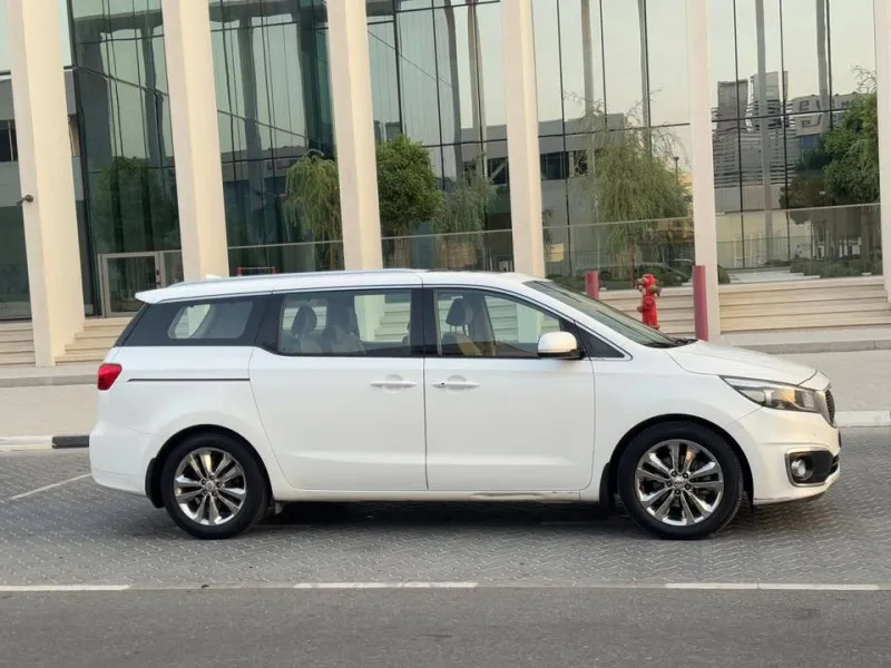 2018 Kia Carnival in Dubai