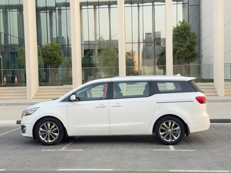 2018 Kia Carnival in Dubai