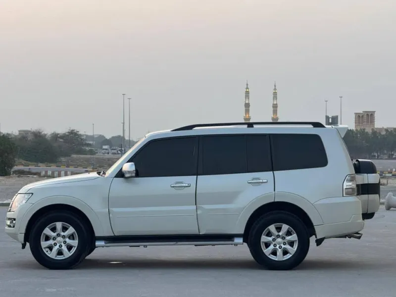 2017 ميتسوبيشي باجيرو in Dubai