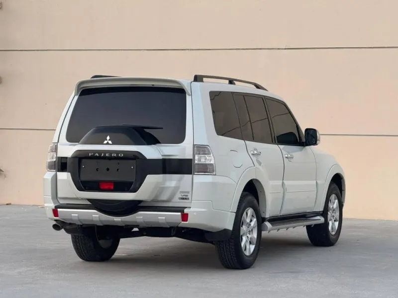 2017 ميتسوبيشي باجيرو in Dubai