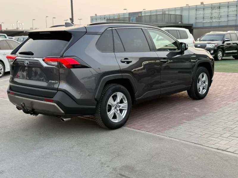 2023 تويوتا راف ٤ in Dubai