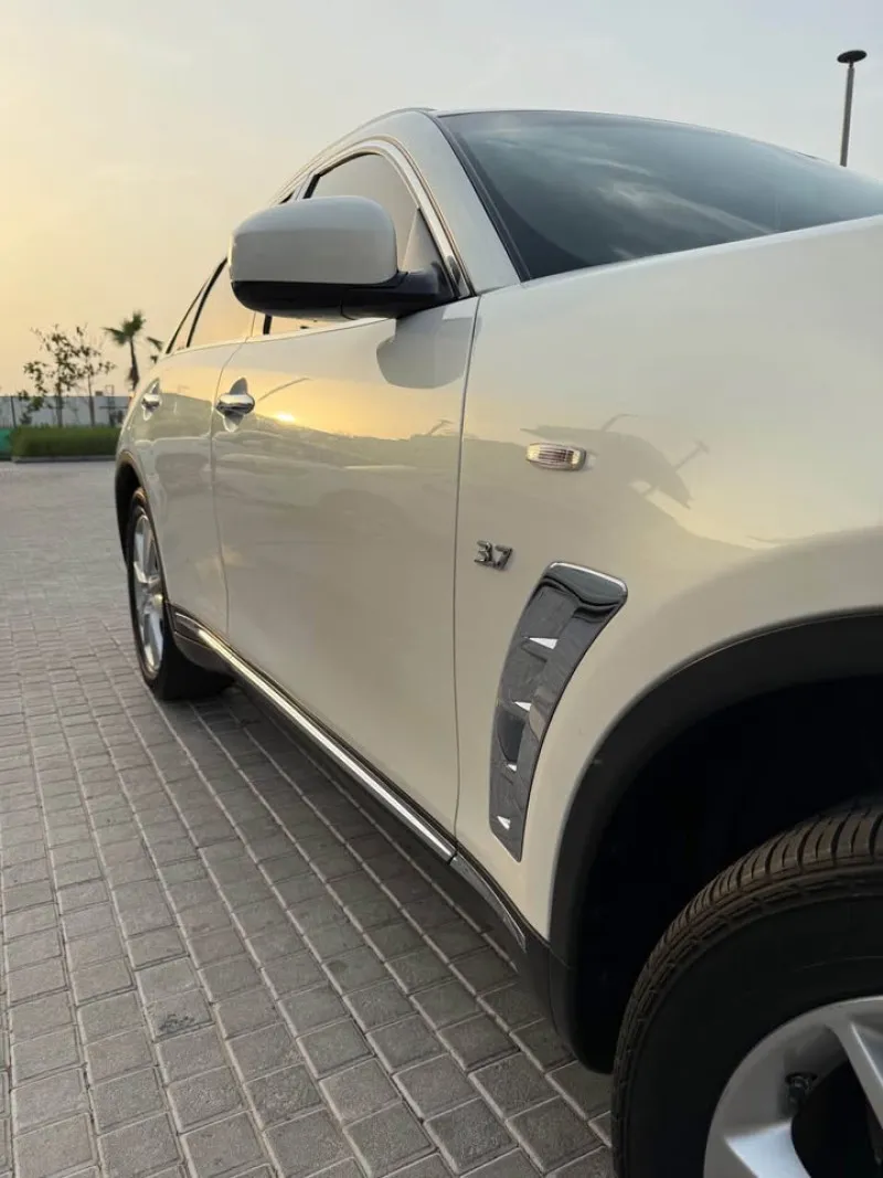 2015 Infiniti QX70 in Dubai
