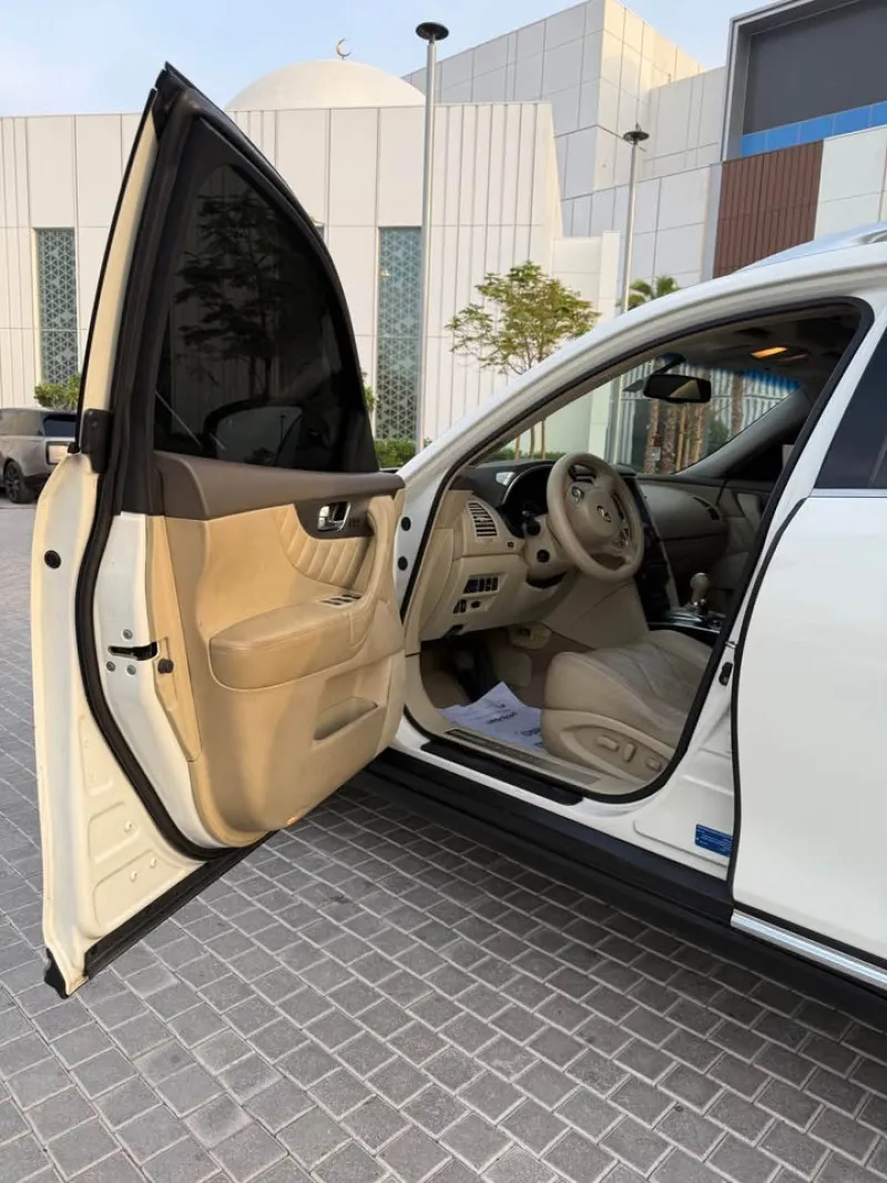2015 Infiniti QX70 in Dubai