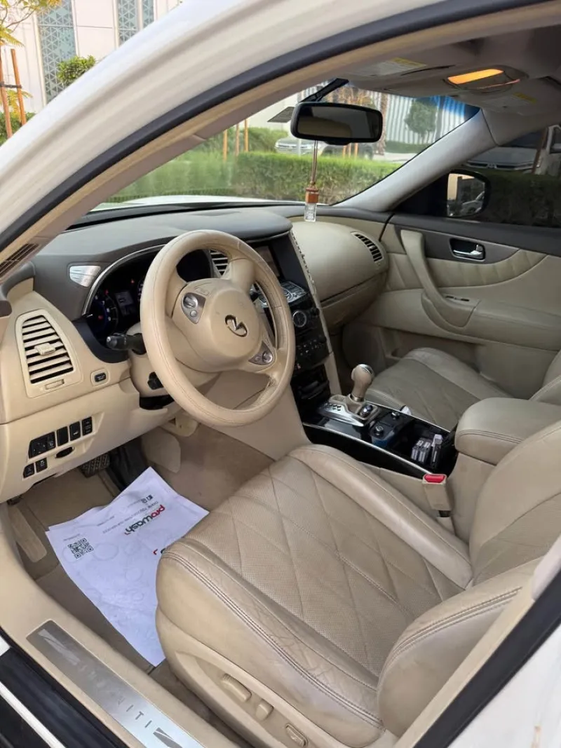 2015 Infiniti QX70 in Dubai