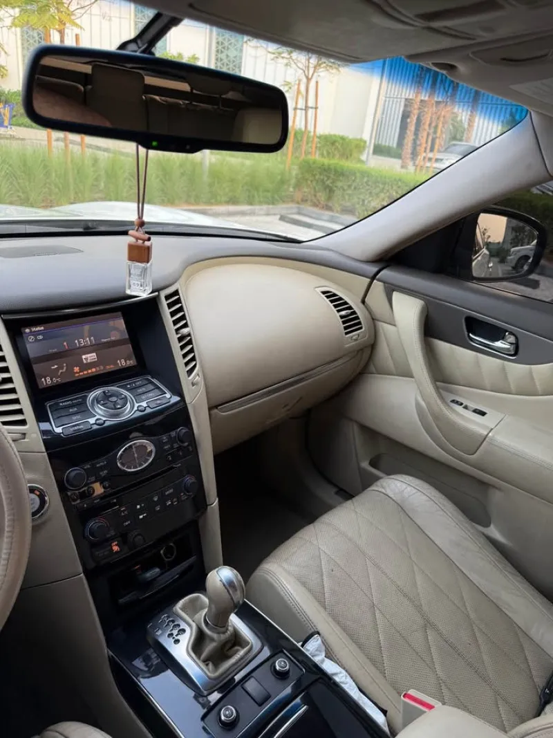 2015 Infiniti QX70 in Dubai