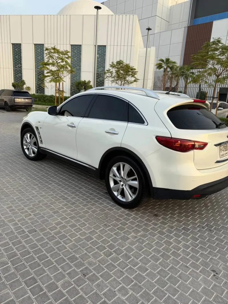 2015 Infiniti QX70 in Dubai