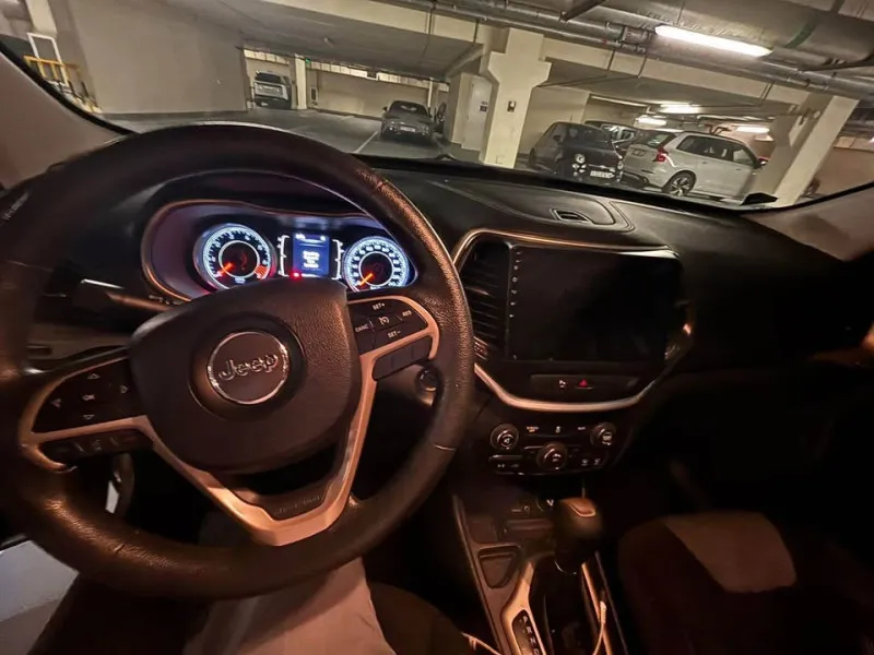 2014 Jeep Cherokee in Dubai