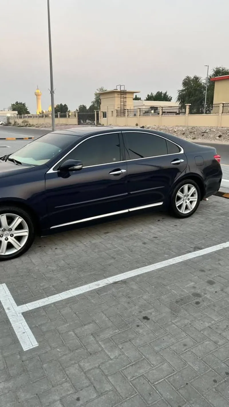 2011 Lexus ES in Dubai