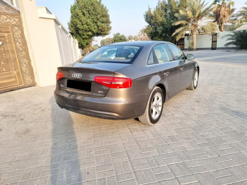 2014 اودي آي ٤ in Dubai