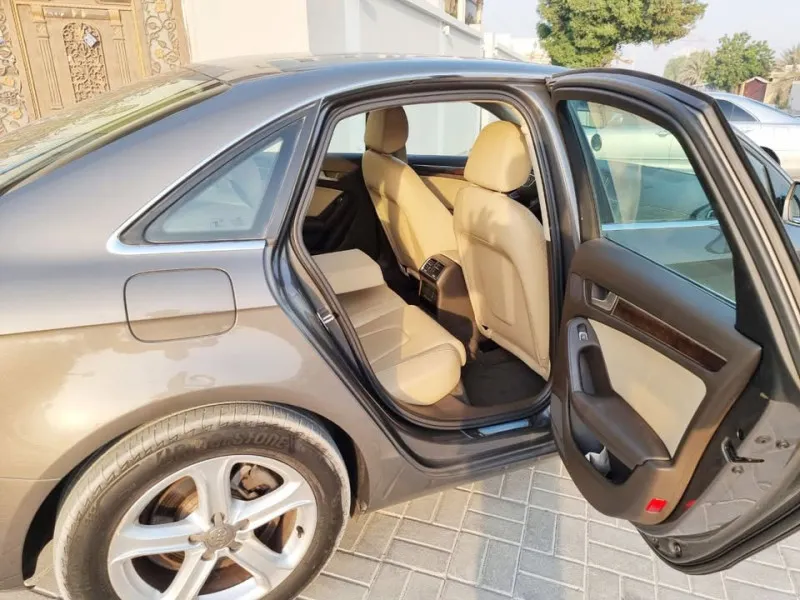 2014 اودي آي ٤ in Dubai