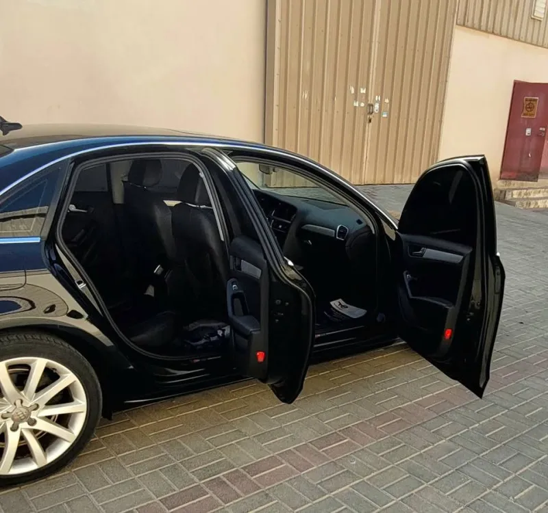 2014 اودي آي ٤ in Dubai