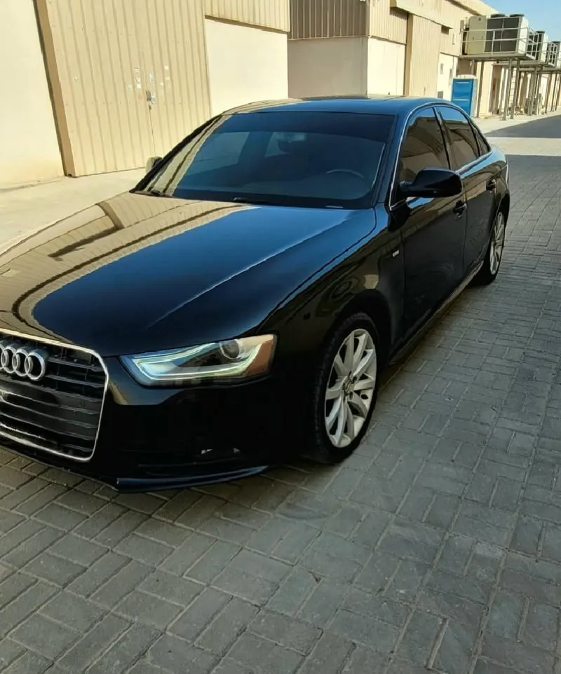 2014 اودي آي ٤ in Dubai
