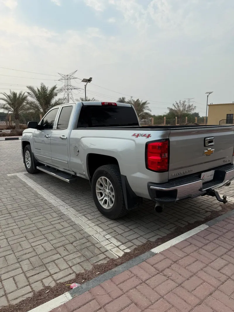2016 شيفروليه سيلفرادو in Dubai