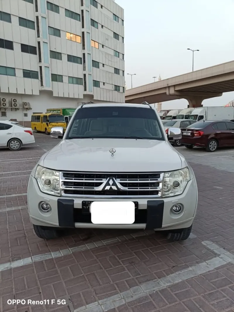 2011 ميتسوبيشي باجيرو in Dubai