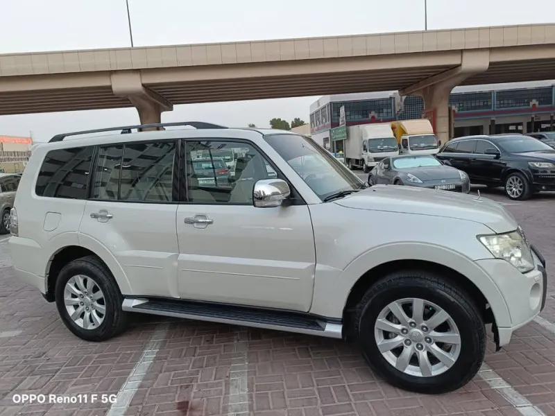 2011 ميتسوبيشي باجيرو in Dubai