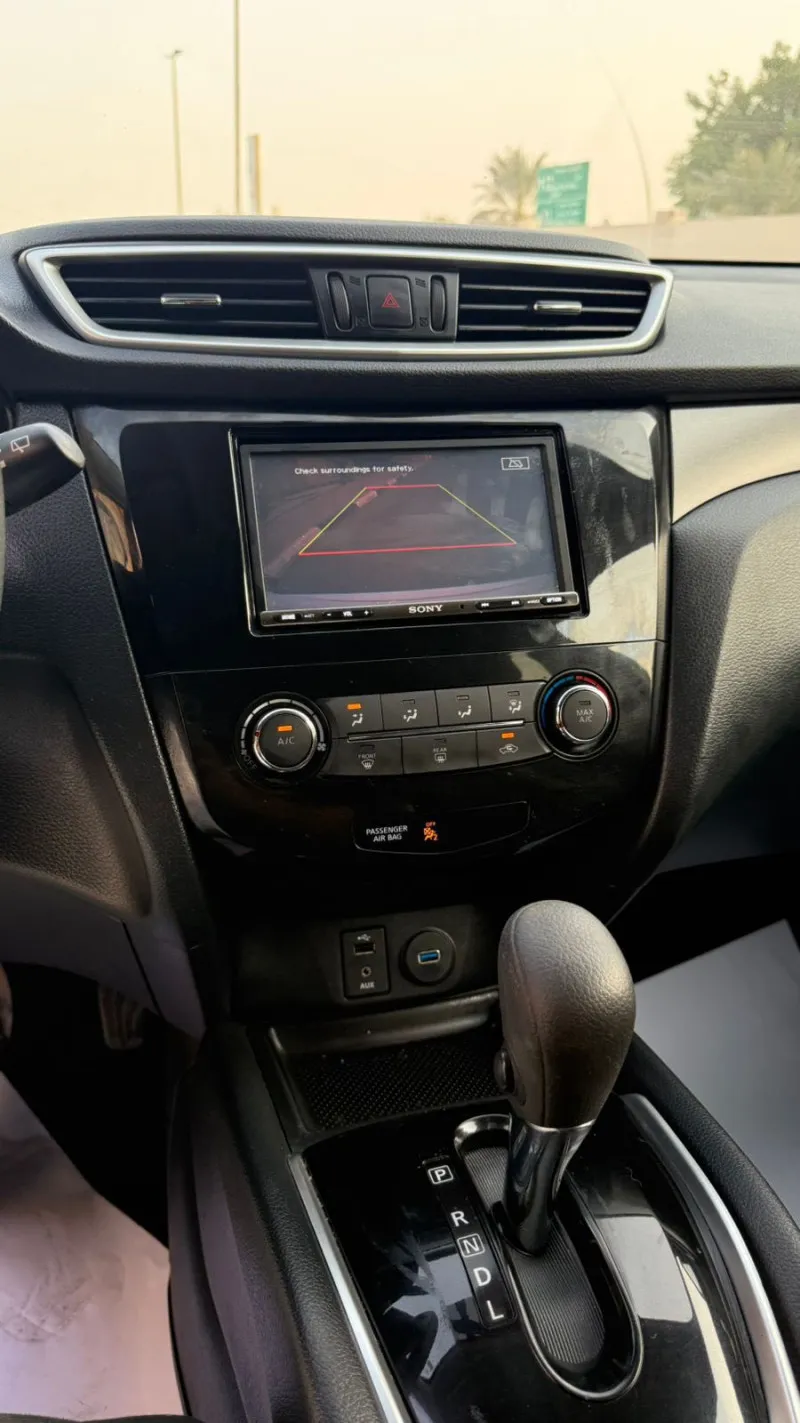 2016 Nissan Rogue in Dubai