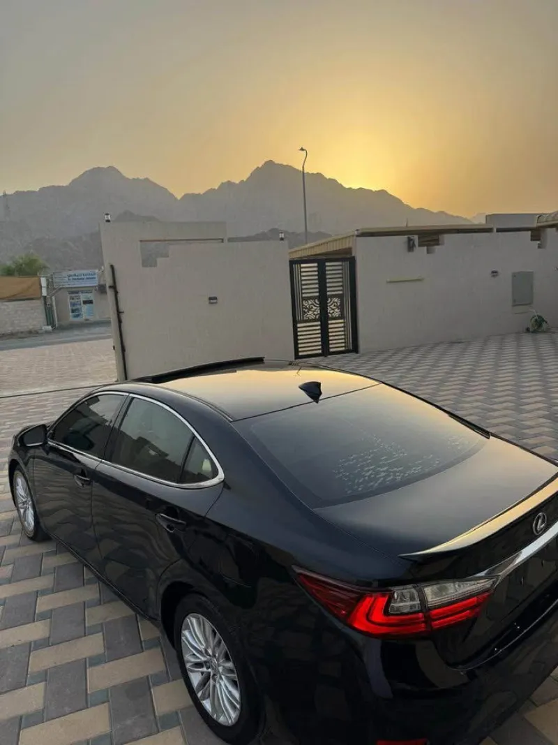 2016 Lexus ES in Dubai