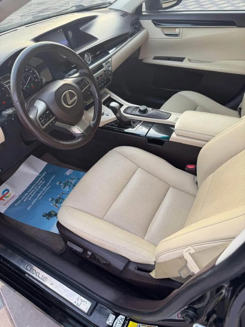2016 Lexus ES in Dubai