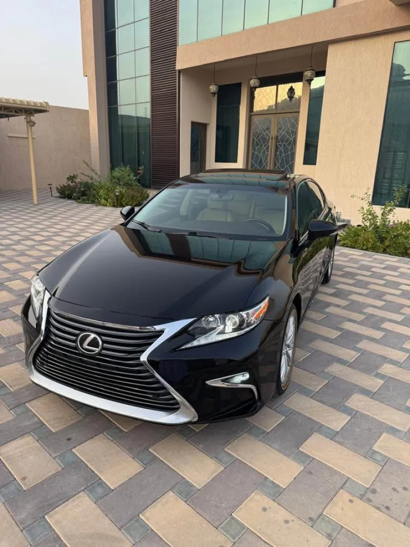 2016 Lexus ES in Dubai