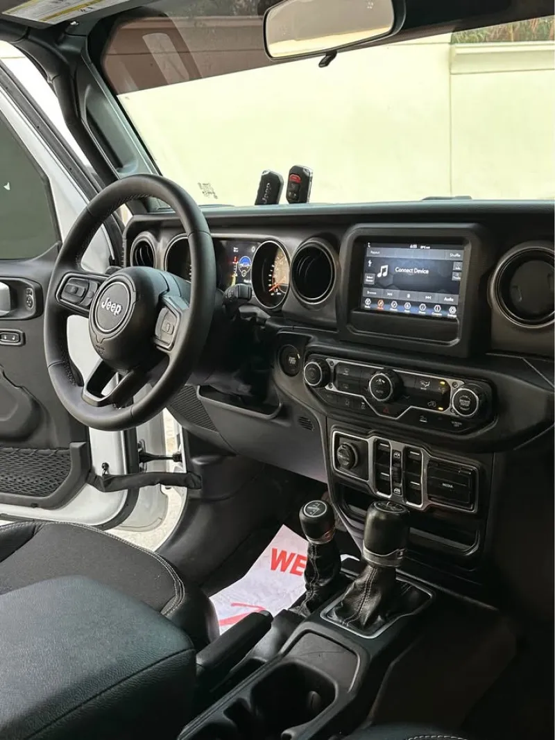2023 Jeep Gladiator in Dubai