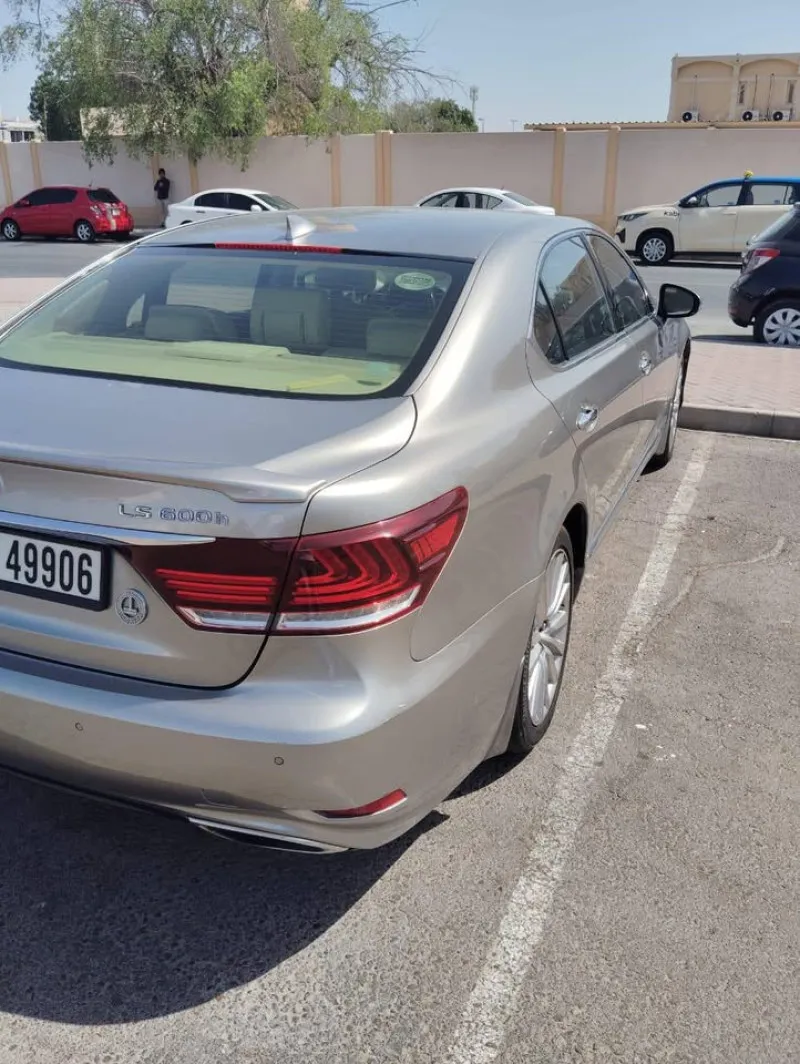 2015 لكزس آل آس ٦٠٠ in Dubai