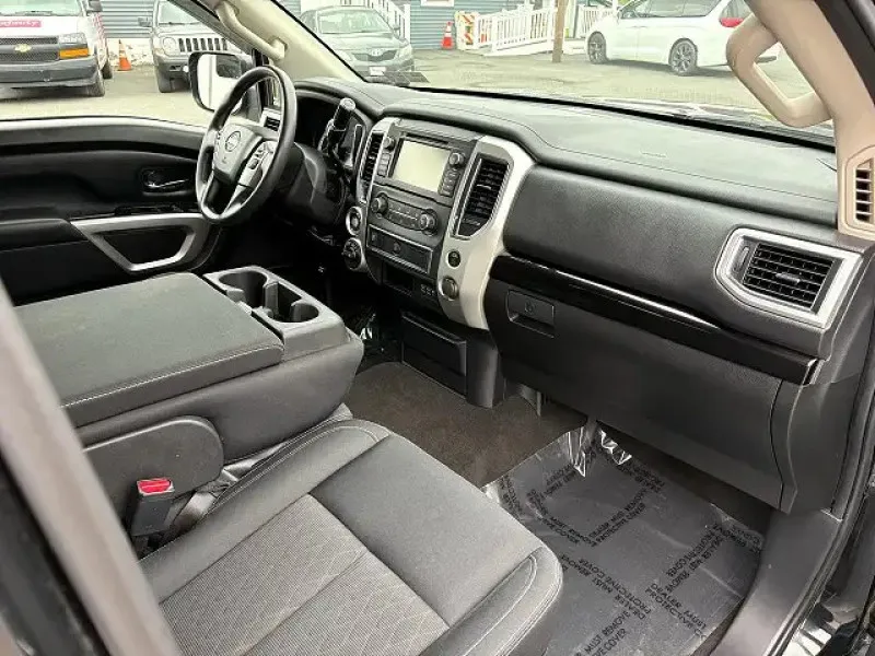 2017 Nissan Titan in Dubai