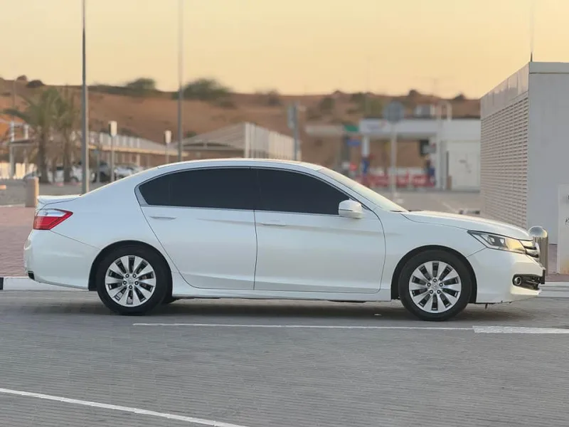 2015 هوندا أكورد in Dubai