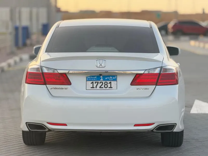 2015 هوندا أكورد in Dubai