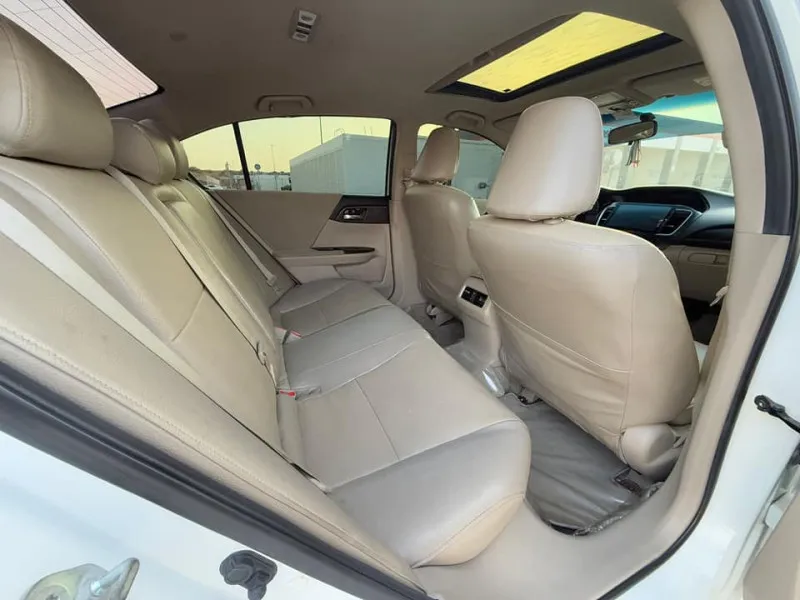 2015 هوندا أكورد in Dubai