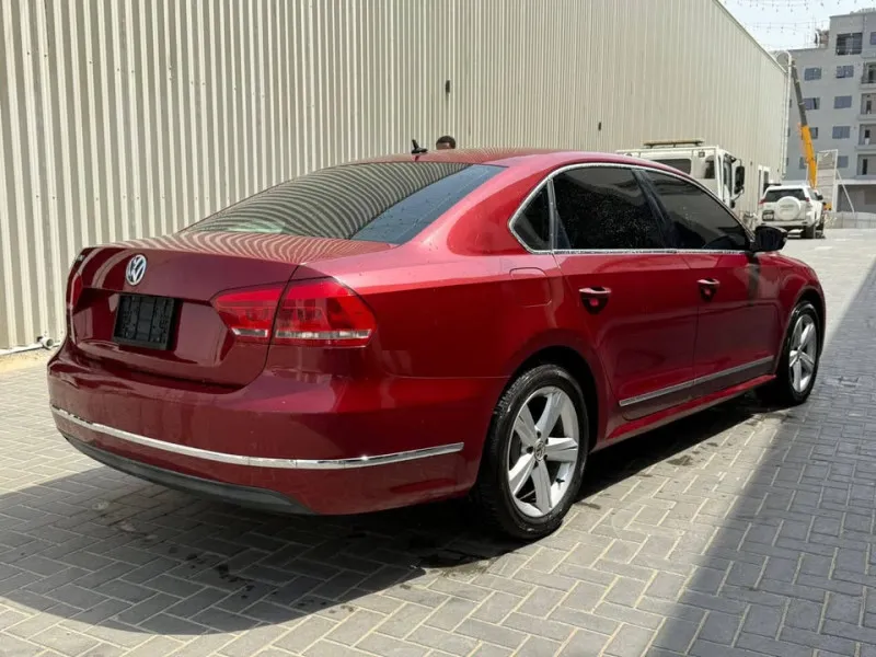 2015 فولجس فاجن باسات in Dubai
