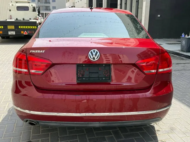 2015 فولجس فاجن باسات in Dubai