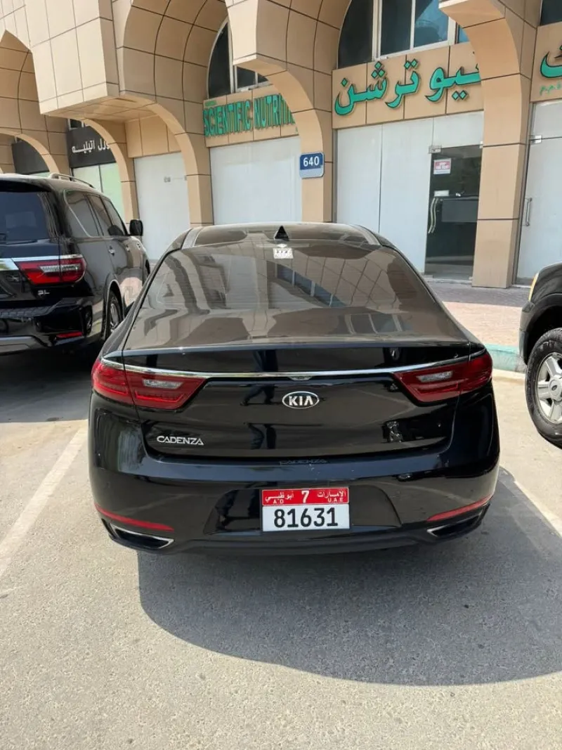 2017 كيا كادنزا in Dubai