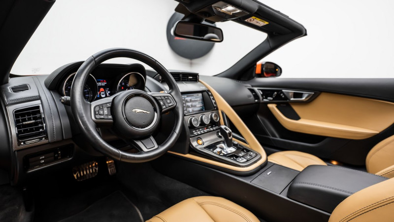 2015 Jaguar F-Pace in dubai