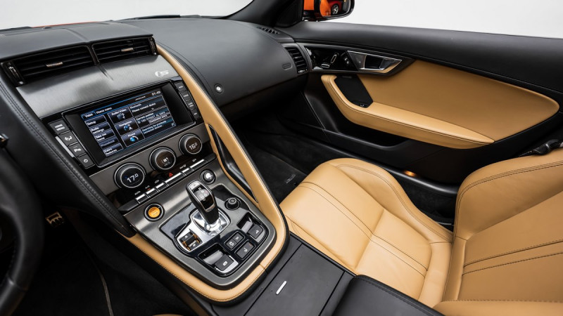 2015 Jaguar F-Pace in dubai