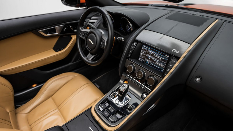 2015 Jaguar F-Pace in dubai