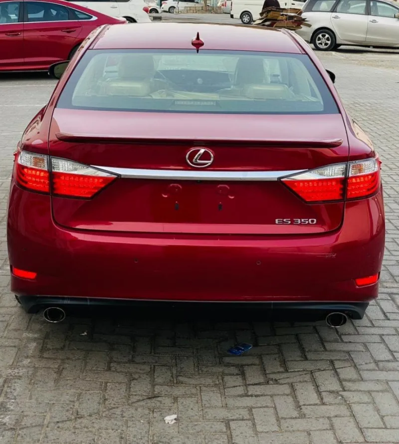 2014 Lexus ES in Dubai