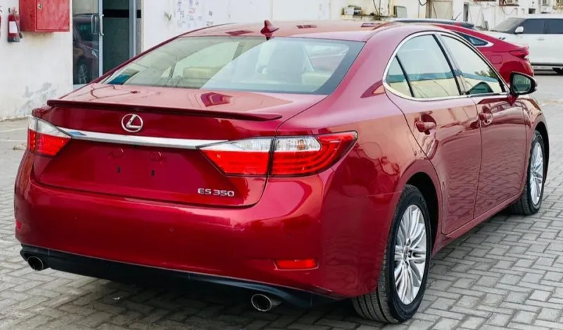 2014 Lexus ES in Dubai