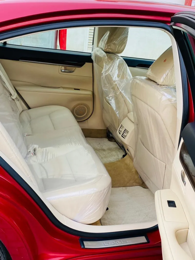 2014 Lexus ES in Dubai